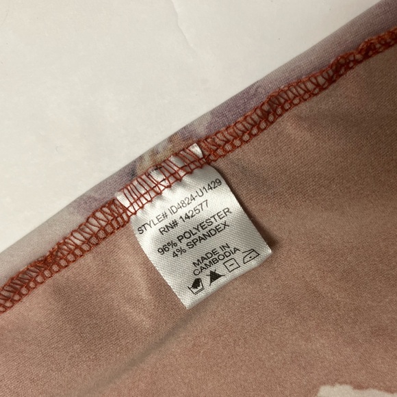 โฅ๏ธ FREE with any purchase ๐๐ฝ Iris โ๏ธ๐โ๏ธ gorgeous floral bodycon midi dress - Picture 8 of 13